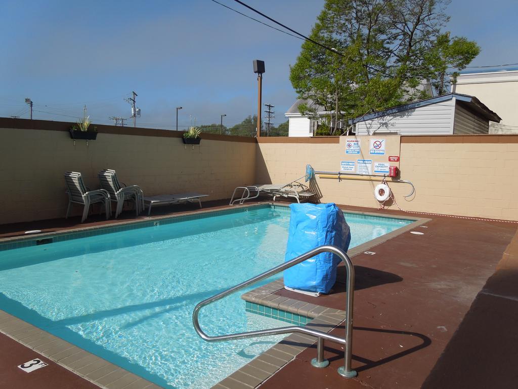 Motel Sundial